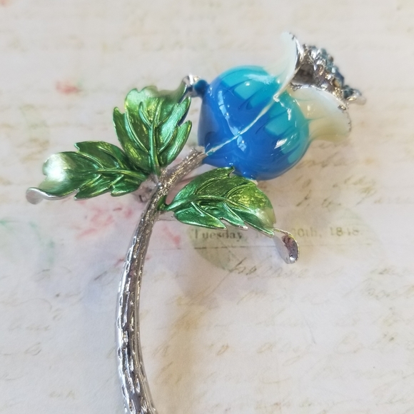 Extravagant VTG Blue Rose Brooch - Picture 7 of 8